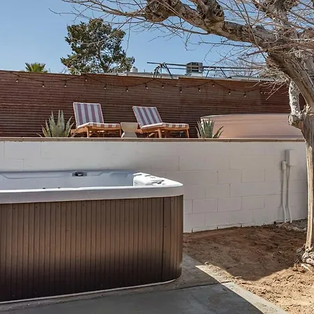 Joshua Tree - Le Tout Petit W Hot Tub Exterior photo