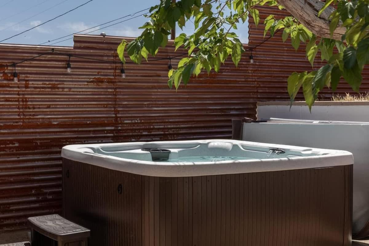 - Le Petit W Hot Tub