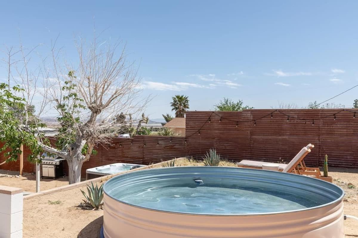 - Le Petit W Hot Tub *