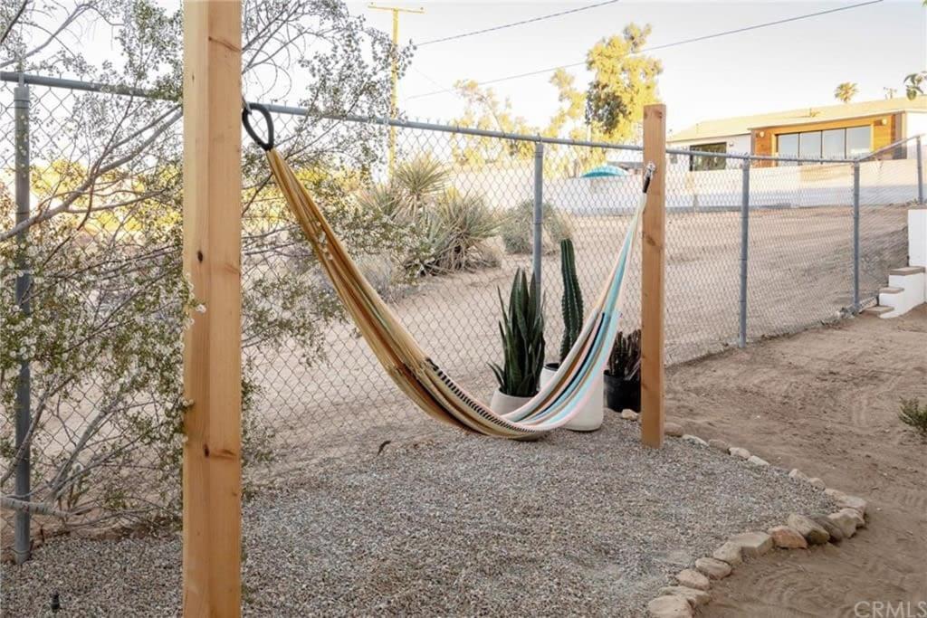 - Le Petit W Hot Tub Holiday home Joshua Tree
