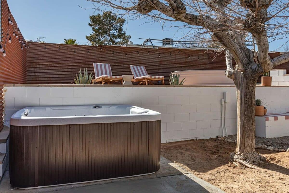 - Le Petit W Hot Tub *